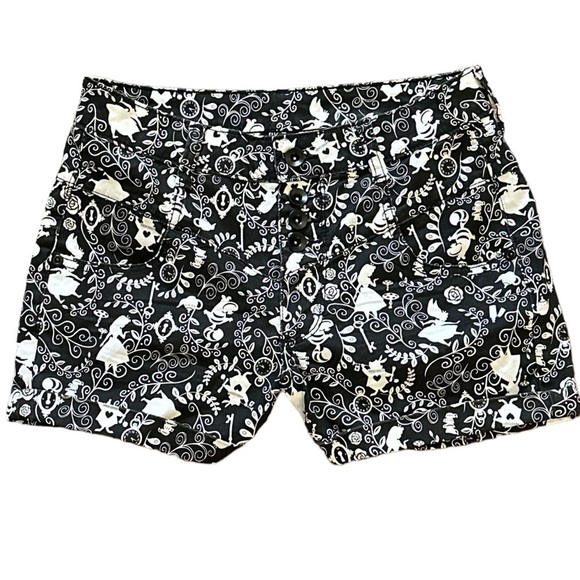 Disney Alice In Wonderland 4 Button Black & White Filigree Denim Shorts Cuffed - Picture 3 of 11